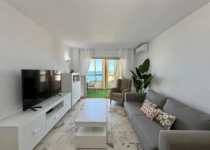 Poseidon Sea Views & Pool Apartment *