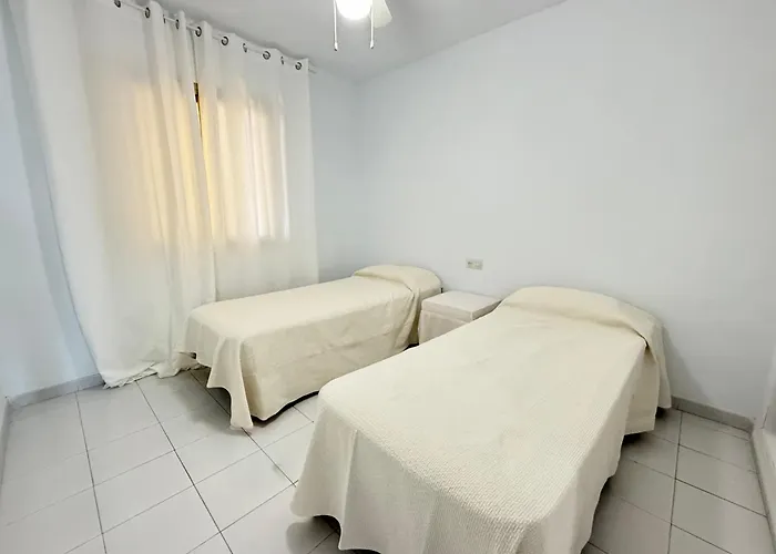 Poseidon Sea Views & Pool Apartment Fuengirola